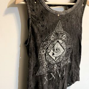 3/35: Edgy tank top 💫